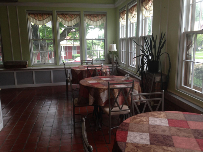 Food & Drinks, Walton Manor Inn Bed & Breakfast, Lebanon