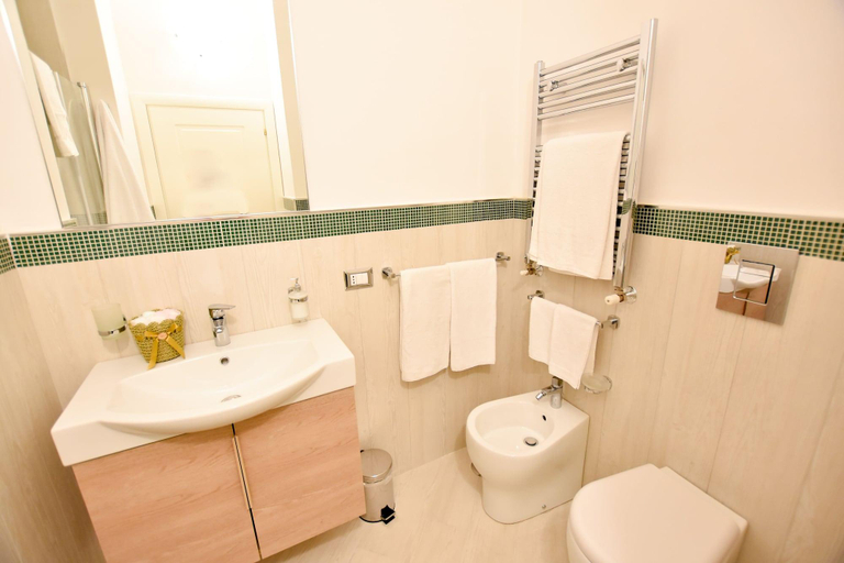 Bathroom 4, Domus Borbonica, Napoli