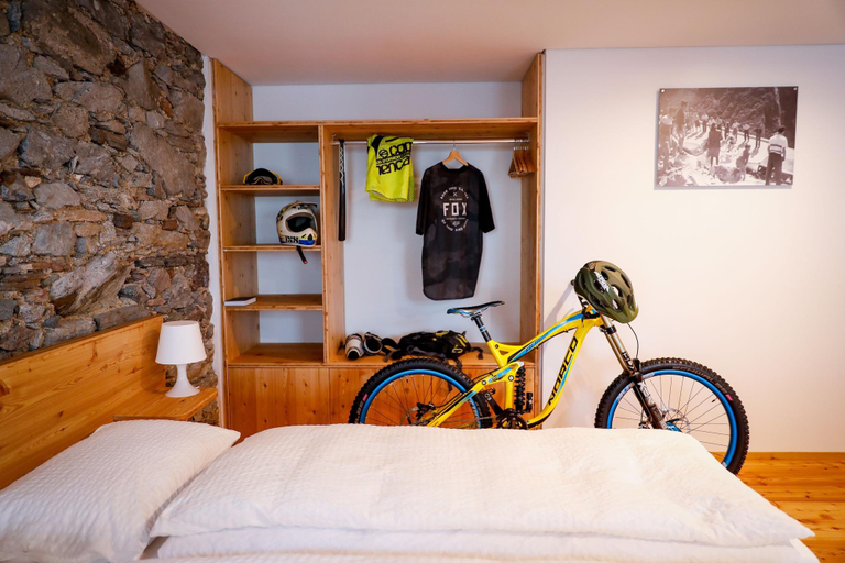 Bedroom 3, Bed&Bike Tremola San Gottardo, Leventina