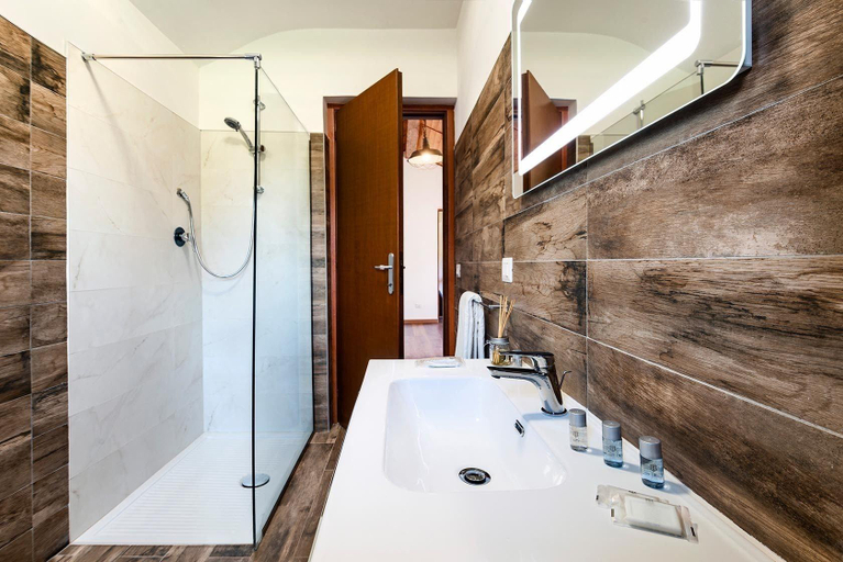 Bathroom 5, Domus Porto Di Traiano Resort, Roma