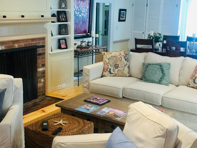 Public Area, Sesuit Harbor House, Barnstable