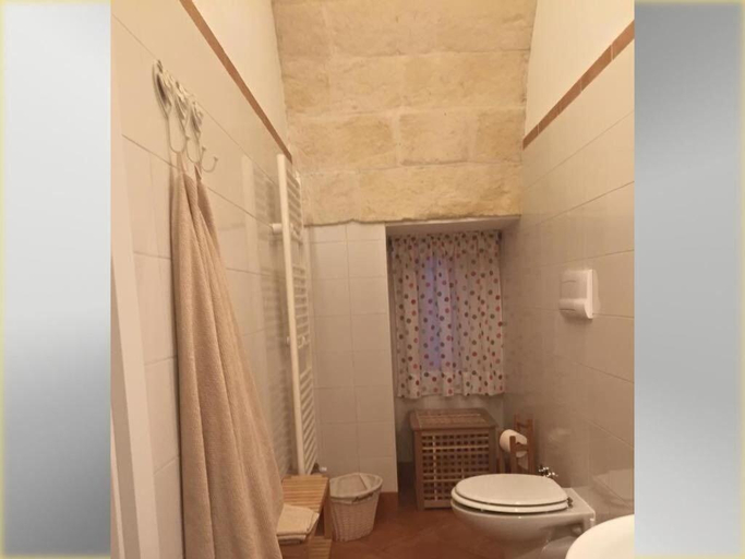 Bathroom, La Scaletta 19, Taranto