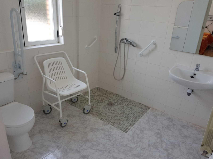 Bathroom 5, Albergue Ciudad del Doncel, Guadalajara