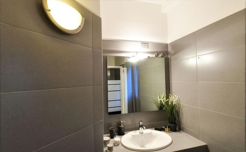 Bathroom 5, Villa Soraya, Salerno