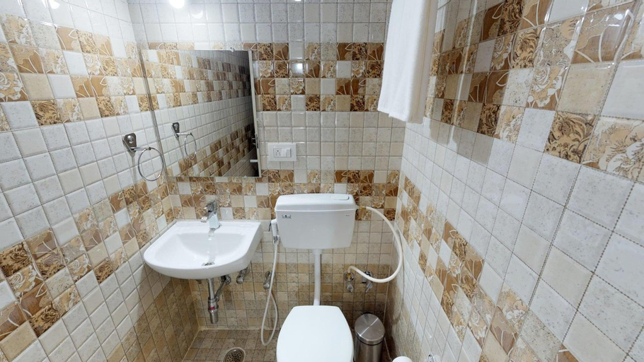 Bathroom 4, Passport Inn Hotel - Gateway to Comforts, Bangalore
