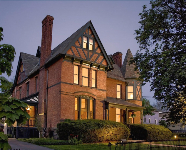 Exterior & Views