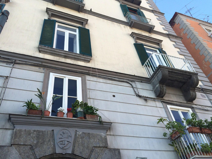Exterior & Views 2, Base Napoli B&B, Napoli