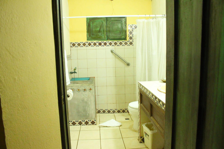 Bathroom 4, La Posada de Suchitlán, Suchitoto