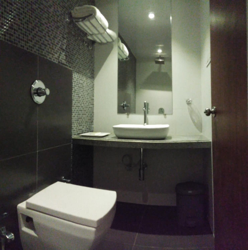 Bathroom, Seasons Hotel, Thane