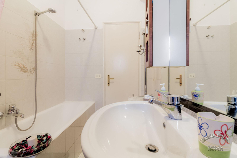 Bathroom 4, Bea Roma, Rome