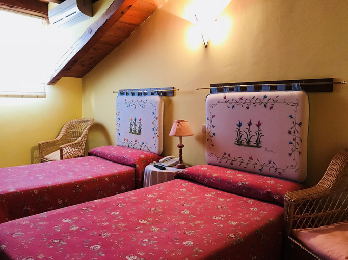 Public Area 2, Hostal Burgos, Segovia