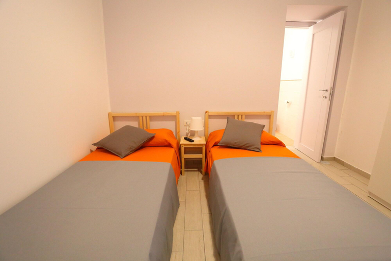 Bedroom 4, Napoli a Festa, Napoli