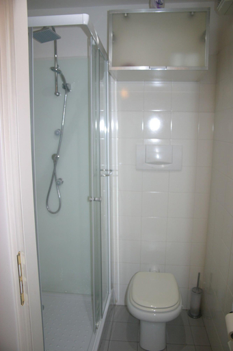 Bathroom 4, Il Castello Hostel Boutique, Bologna