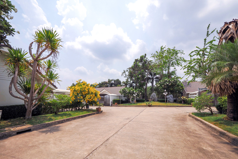 Public Area 5, OYO 926 Sydney Resort, Muang Suphanburi