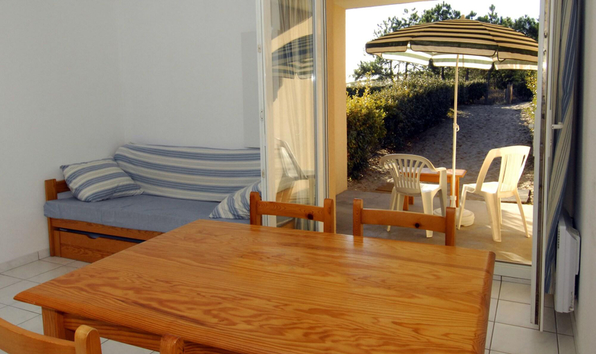 Bedroom 2, Apartment With Terrace in Carcans, Gironde