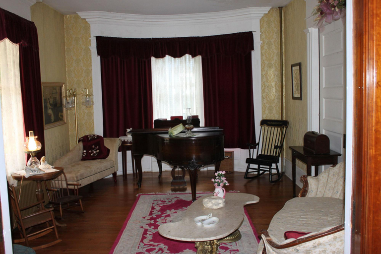 Public Area 2, Victorian Charm Inn, Bradford