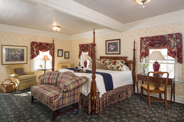 Public Area 3, The Inn at Ormsby Hill, Bennington