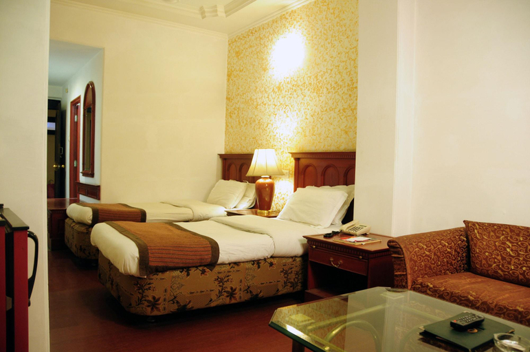 Bedroom 1, Mohan Hotel, Lucknow