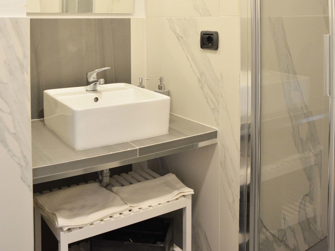 Bathroom 4, Domus Studio 25 Bed & Breakfast, Napoli