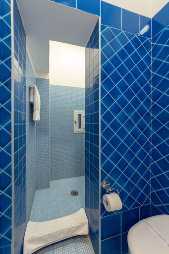 Bathroom 5, Il Ventre di Napoli Broggia, Napoli