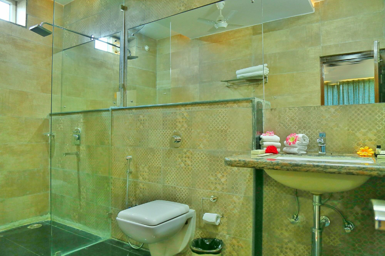 Bathroom 5, Hotel Shiv Vilas Palace, Bharatpur