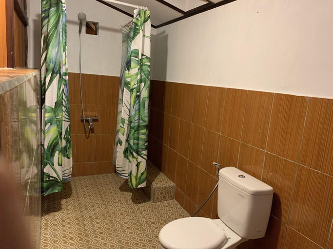 Bathroom 5, MC Bunaken Padi Dive Resort, Manado