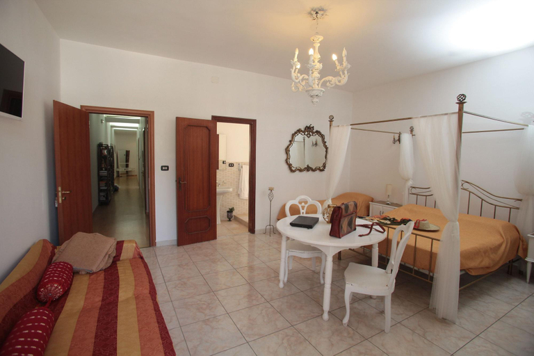 Bedroom 3, ZO.NE. Baroque B&B, Lecce