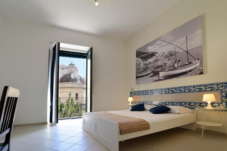 Bedroom 4, Santi e Saraceni, Salerno