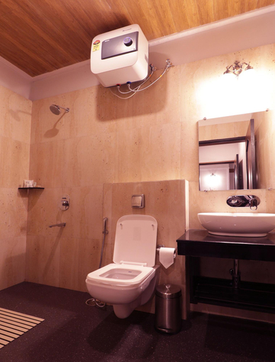Bathroom 4, Pinetree Heritage Wing, Darjiling