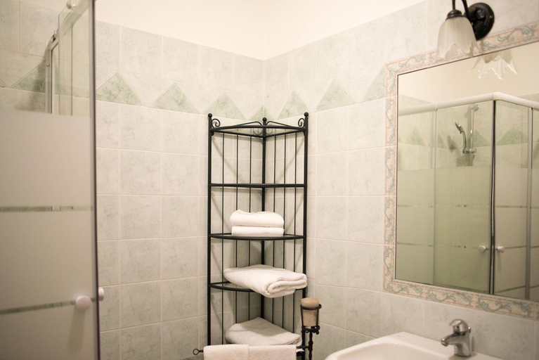 Bathroom 4, All'ombra della Torre, Siena