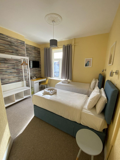 Others 4, Anchorage Guest House, Cardiff
