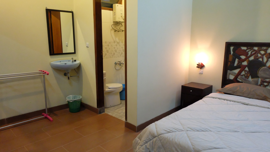 Exterior & Views 4, Lavah Guest House, Malang