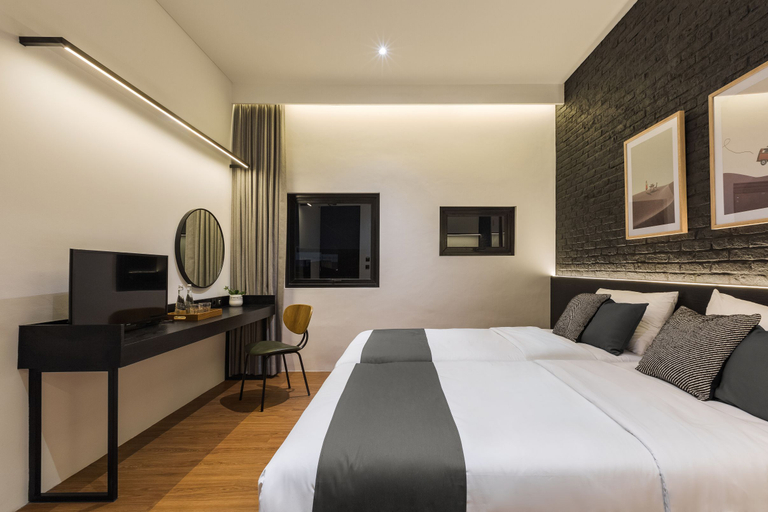 Qub Rooms Room Type - Superior King Room