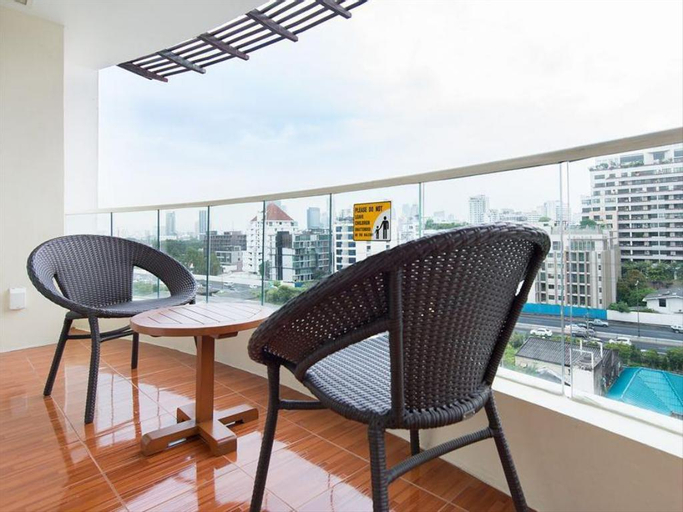 Exterior & Views 9