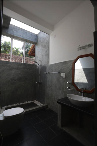 Bathroom 4, Mary's Palm Garden, Hikkaduwa