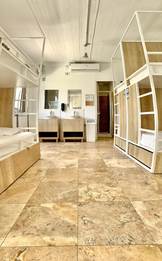 Public Area 3, Follow the Sun Boutique Hostel - Pool, Breakfast & Sea Views, St Julian's