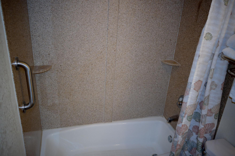 Bathroom 5, Chandler Inn, Maricopa