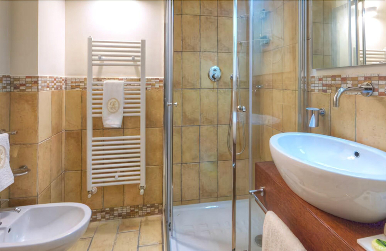 Bathroom 4, Villa Gens Camuria, Ancona