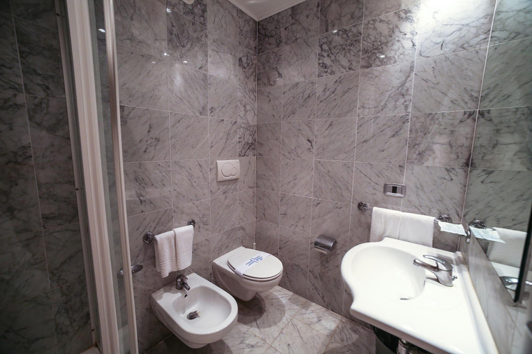 Bathroom 4, Residence Mediterraneo, Grosseto