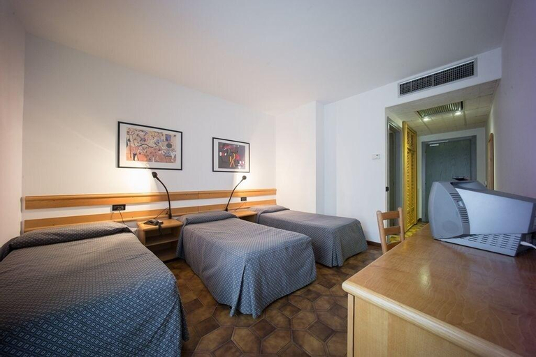 Bedroom 3, Hotel Verri, Bergamo