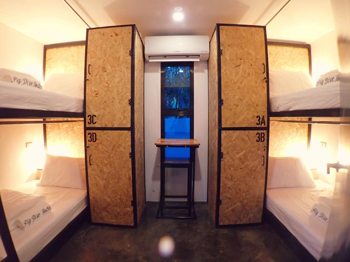 Public Area 2, Pig Dive Hostel, Moalboal