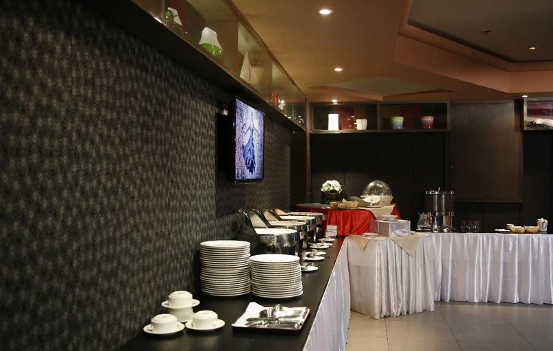 Food & Drinks 5, Crystal Palace Hotel, Manama