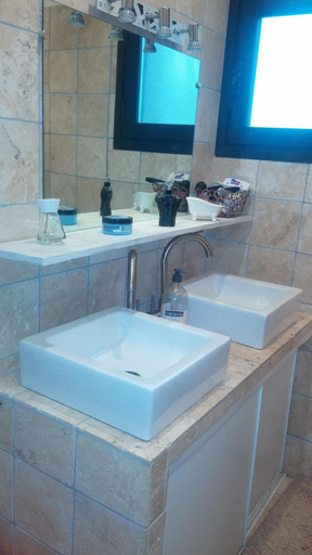 Bathroom, Mas Des Cerisiers, Pyrénées-Orientales