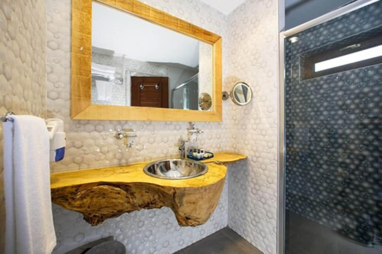 Bathroom 5, Assos Barbarossa Hotel, Ayvacık