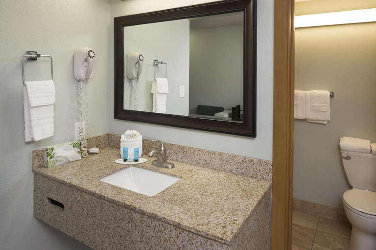 Bathroom 3, Historic Rocky Waters Inn, A Small Luxury Hotel, Sevier