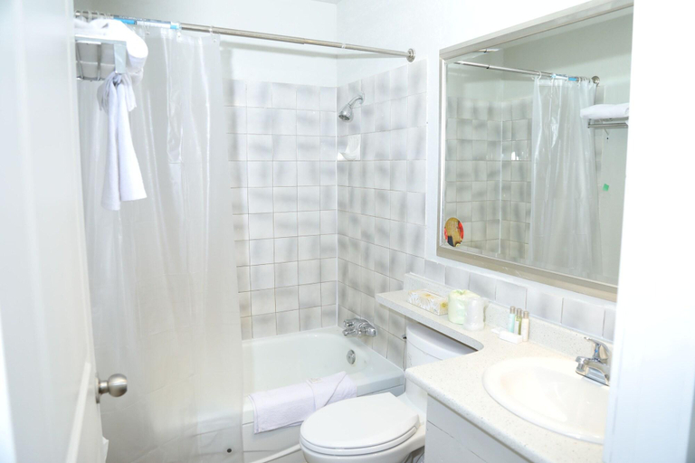 Bathroom 4, Fraser Inn, Fraser-Fort George