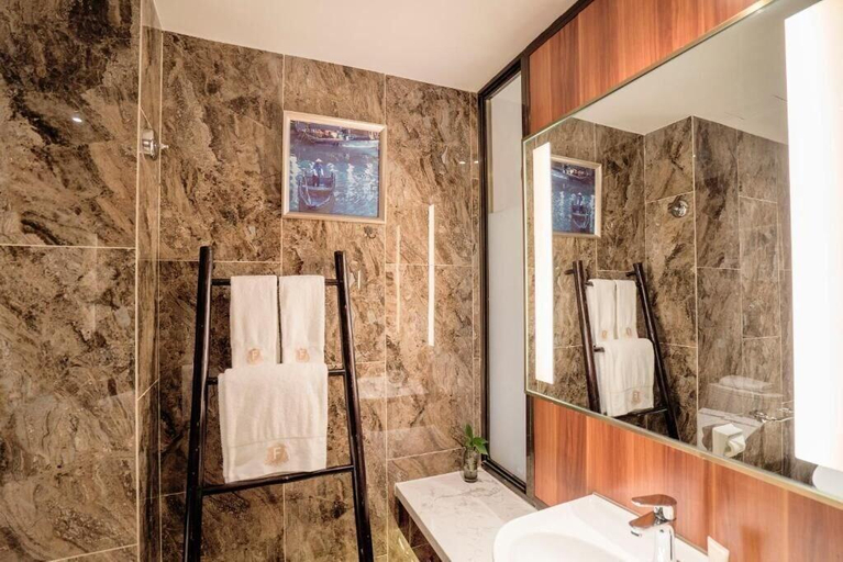 Bathroom 5, Fanli Lan Yue Hotel Beihai, Beihai