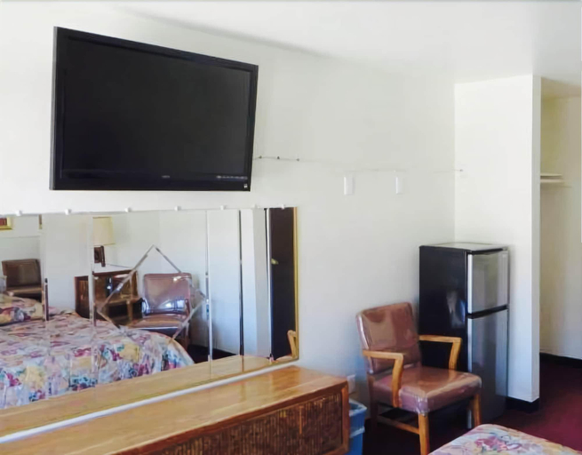 Bedroom 3, Eagle Rock Motel, Los Angeles