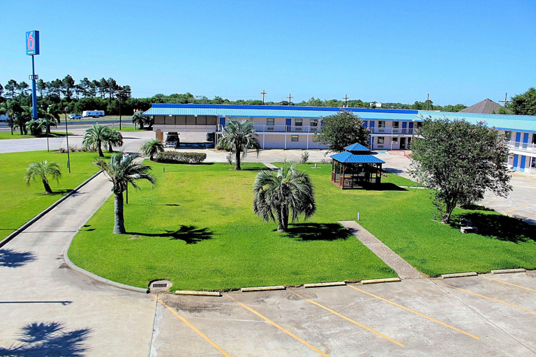 Exterior & Views 2, Motel 6 Winnie, TX, Chambers