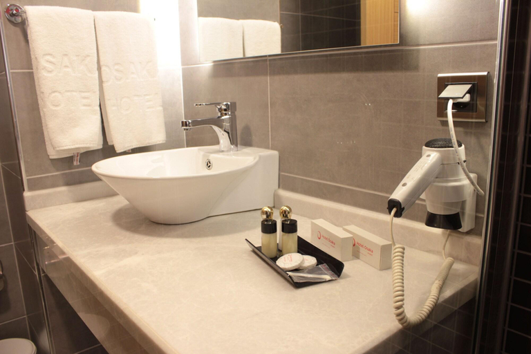 Bathroom 4, Osaka Airport, Bakırköy